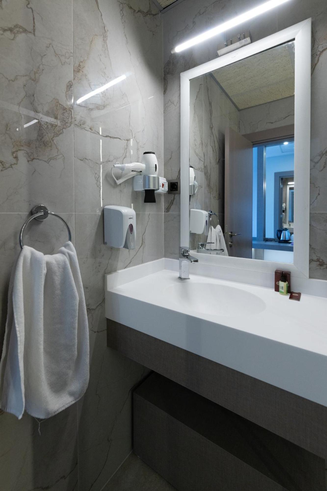 Three Points Hotel Бельдиби Экстерьер фото